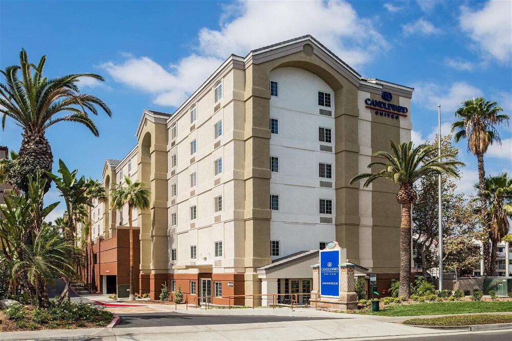 Foto del exterior de Candlewood Suites Anaheim - Resort Area, an IHG Hotel