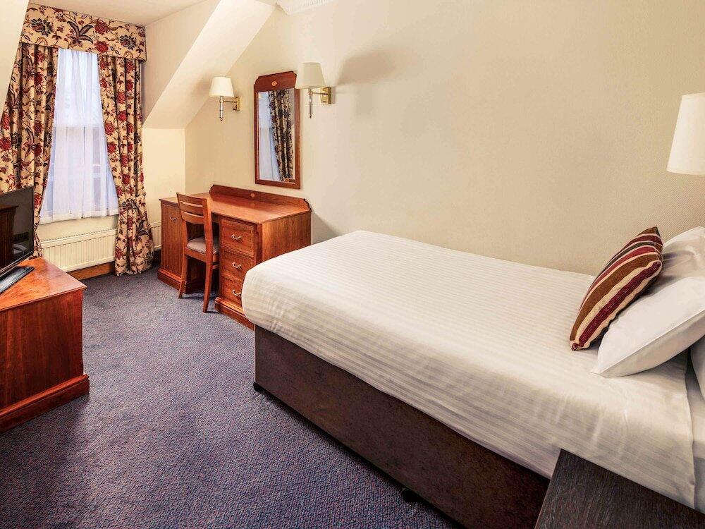 Foto de una habitación de Mercure York Fairfield Manor Hotel