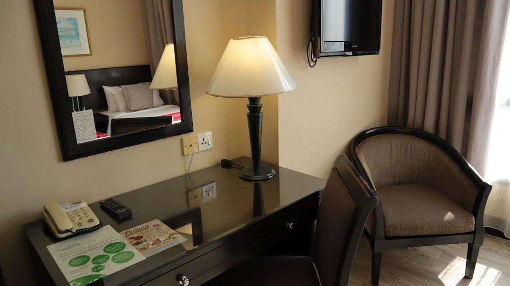 Foto de una habitación de Berjaya Penang Hotel