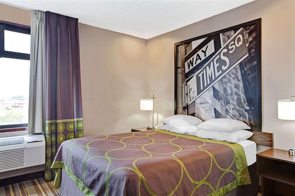 Foto de una habitación de Hotel Super 8 by Wyndham Jamaica North Conduit