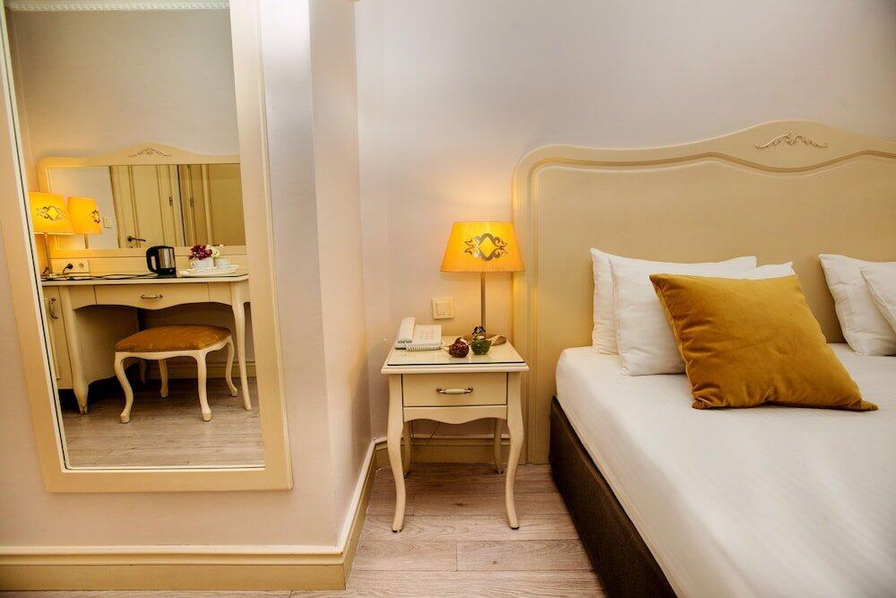 Foto de una habitación de Raymond Hotel