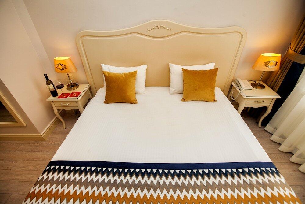 Foto de una habitación de Raymond Hotel