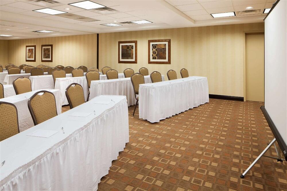 Foto de los servicios de Hotel Hampton Inn &amp;amp; Suites Chicago/Saint Charles
