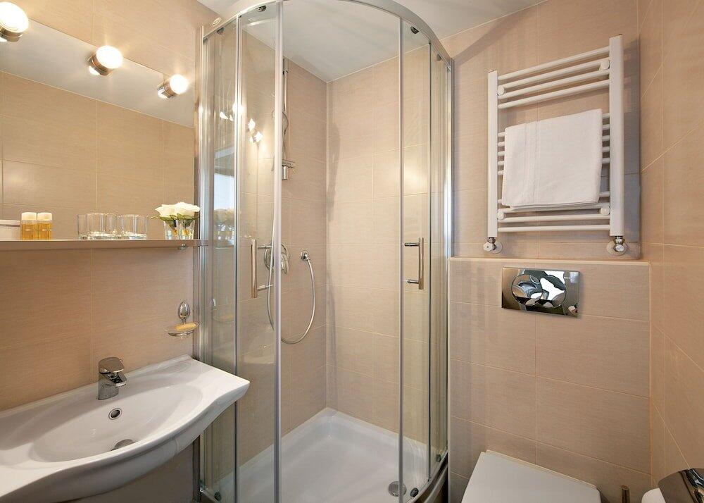 Foto del baño de Hotel Jadran