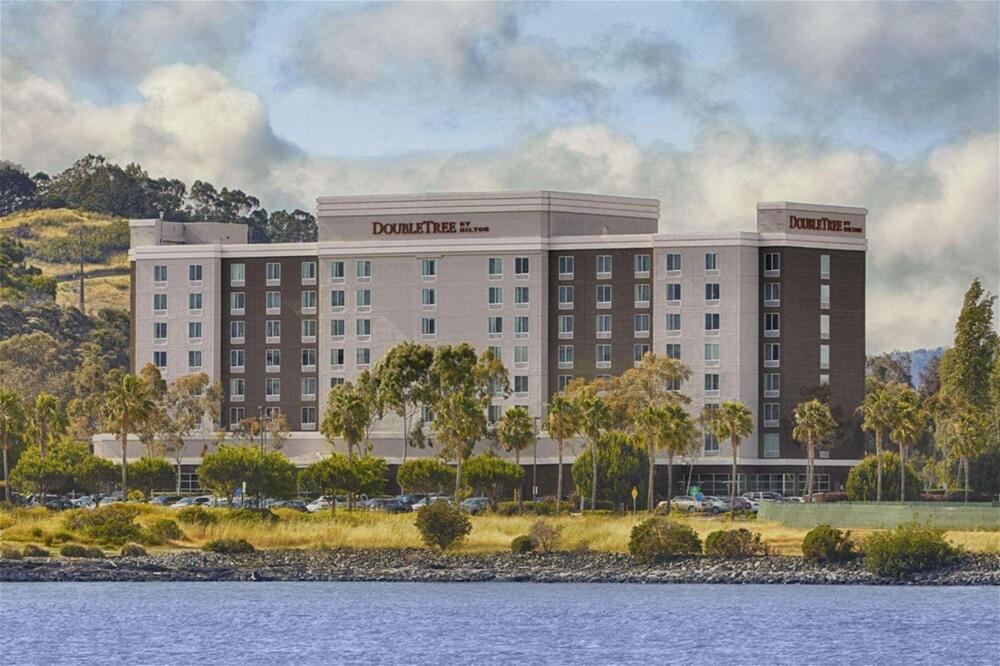 Foto del exterior de Hotel DoubleTree by Hilton San Francisco Airport North Bayfront
