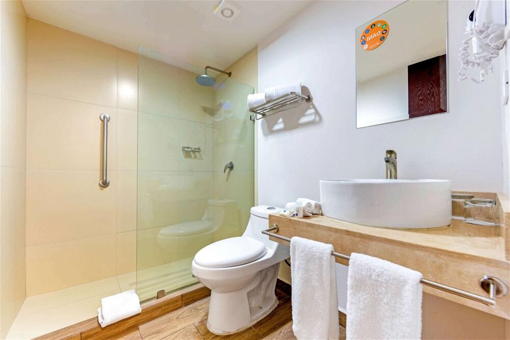 Foto del baño de Hotel Sleep Inn Mazatlan