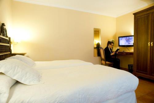 Foto de una habitación de Hotel Don Carlos Cáceres