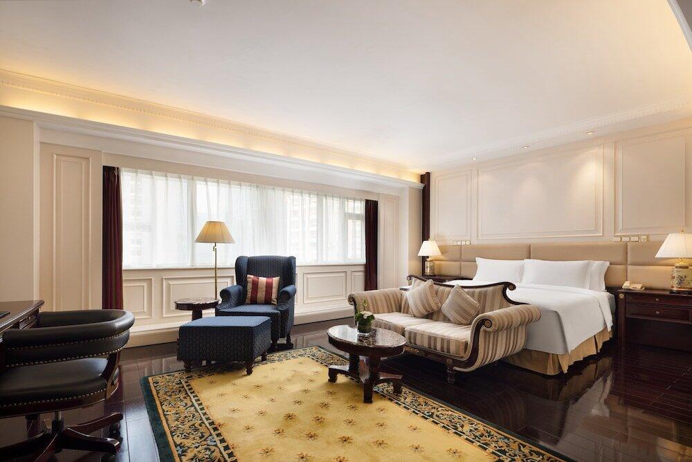 Foto de una habitación de Crowne Plaza Hotel &amp;amp; Suites Landmark Shenzhen, an IHG Hotel