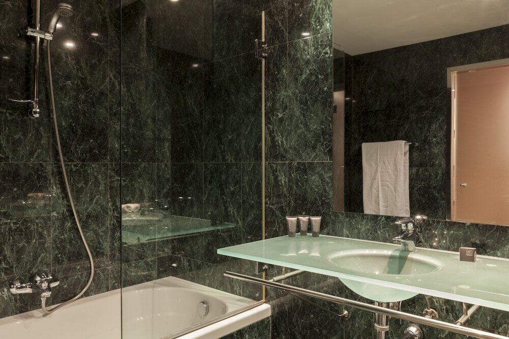 Foto del baño de B&amp;amp;B Hotel Ciudad de Lleida