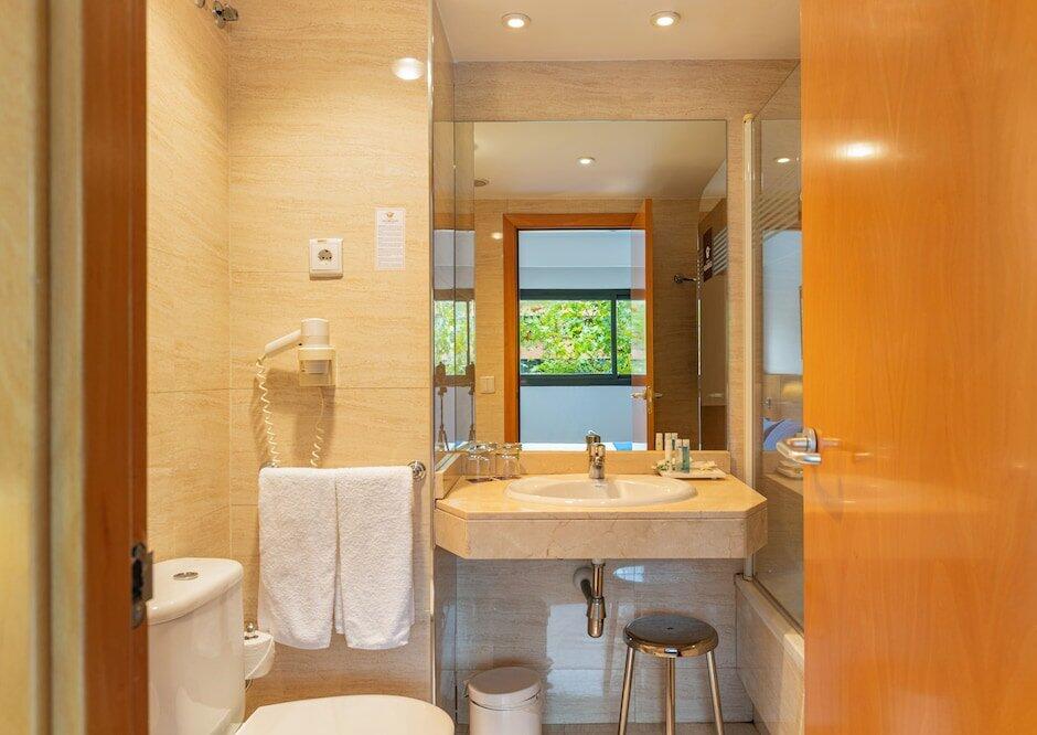 Foto del baño de Hotel Globales de los Reyes