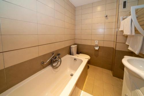 Foto del baño de Hôtel Du Parc &amp;amp; Spa et Wellness