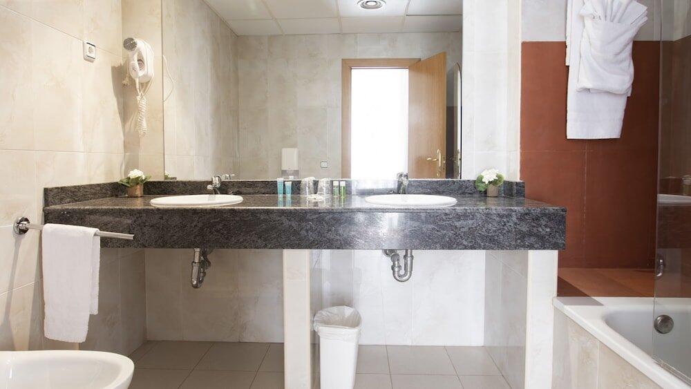 Foto del baño de Hotel Isabel de Segura