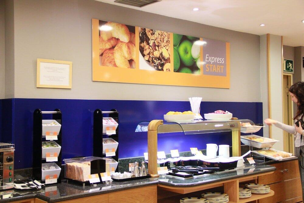 Foto de una habitación de Holiday Inn Express San Sebastian de los Reyes, an IHG Hotel