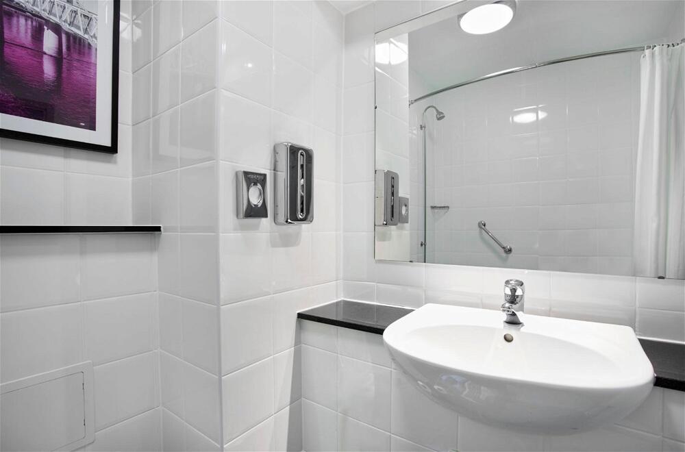 Foto del baño de Leonardo Hotel Inverness - Formerly Jurys Inn