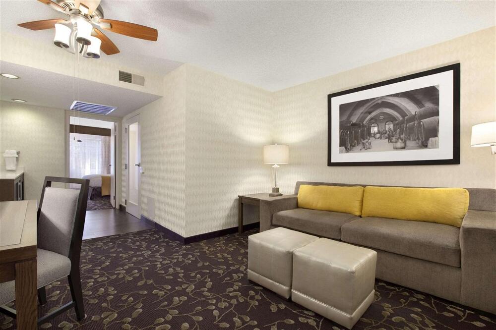 Foto de una habitación de Hotel Embassy Suites by Hilton Napa Valley