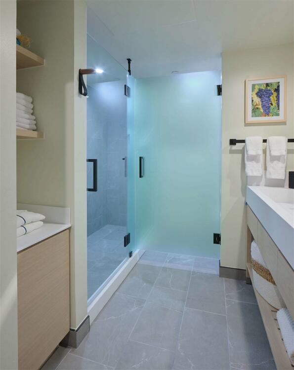 Foto del baño de Hotel Embassy Suites by Hilton Napa Valley
