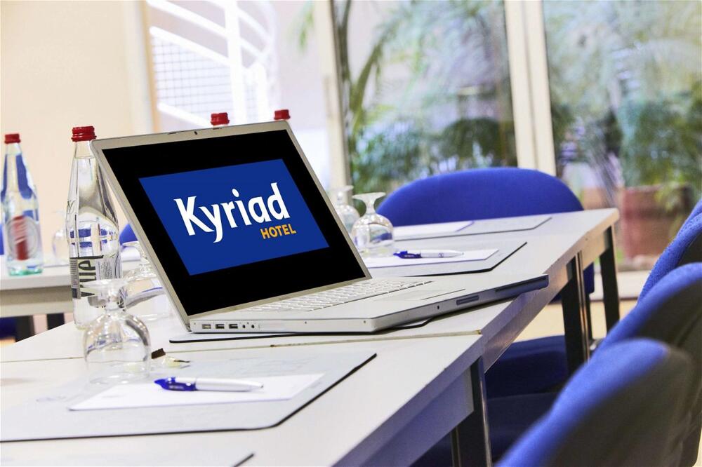 Foto de los servicios de Kyriad Hotel Tours Centre