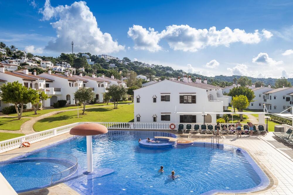 Foto de los servicios de Apartamentos Son Bou Gardens By MENORCARENTALS