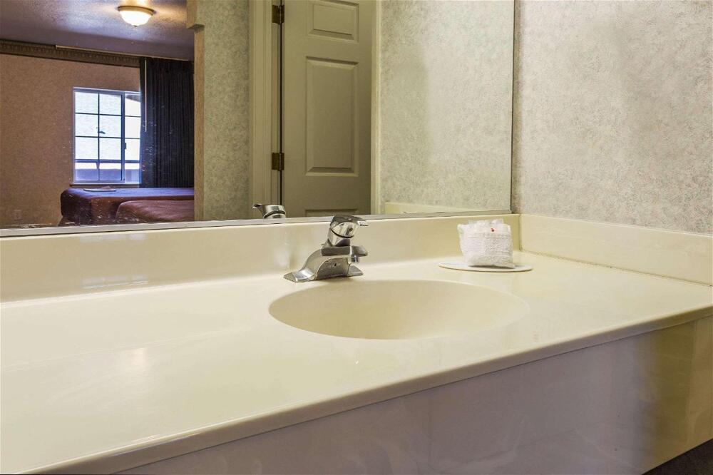 Photo – Hotel Travelodge by Wyndham Merced Yosemite