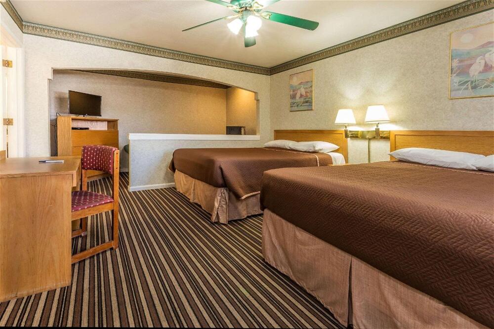 Photo – Hotel Travelodge by Wyndham Merced Yosemite