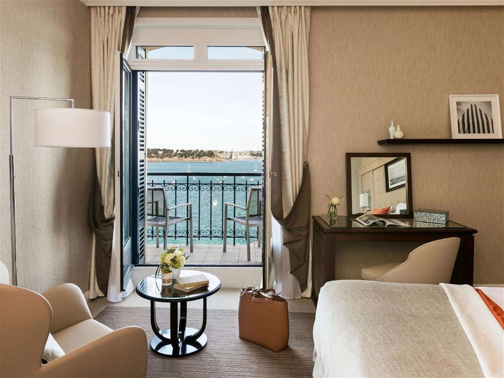 Foto de una habitación de Hôtel Barrière Le Grand Hôtel Dinard