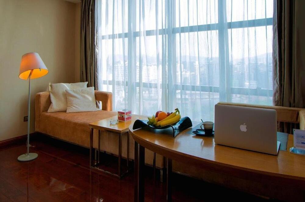 Foto de una habitación de Hotel Ramada Plaza Shenzhen North