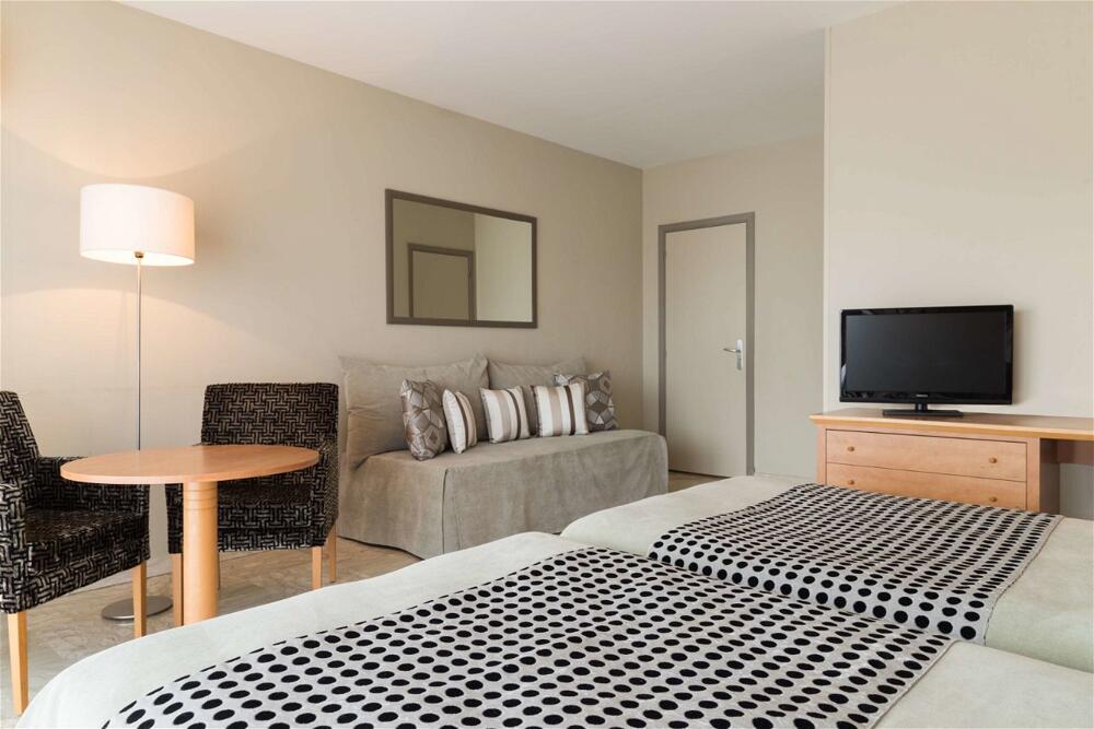 Foto de una habitación de The Originals Boutique, Hôtel Les Strélitzias