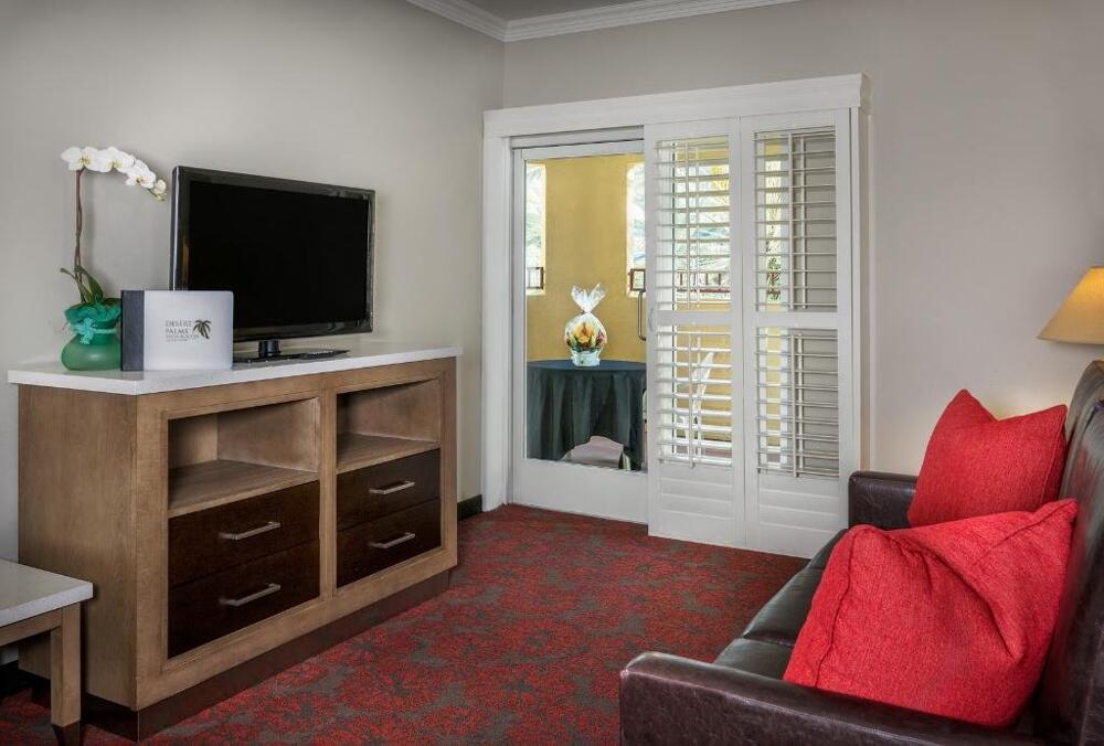 Foto de una habitación de Desert Palms Hotel &amp;amp; Suites Anaheim Resort