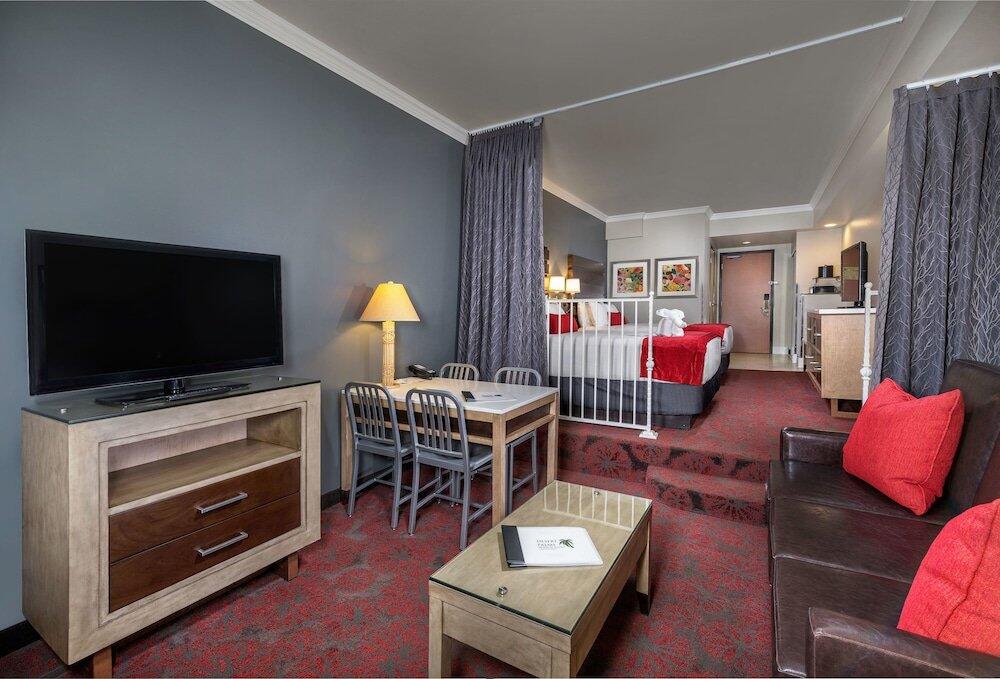 Foto de una habitación de Desert Palms Hotel &amp;amp; Suites Anaheim Resort