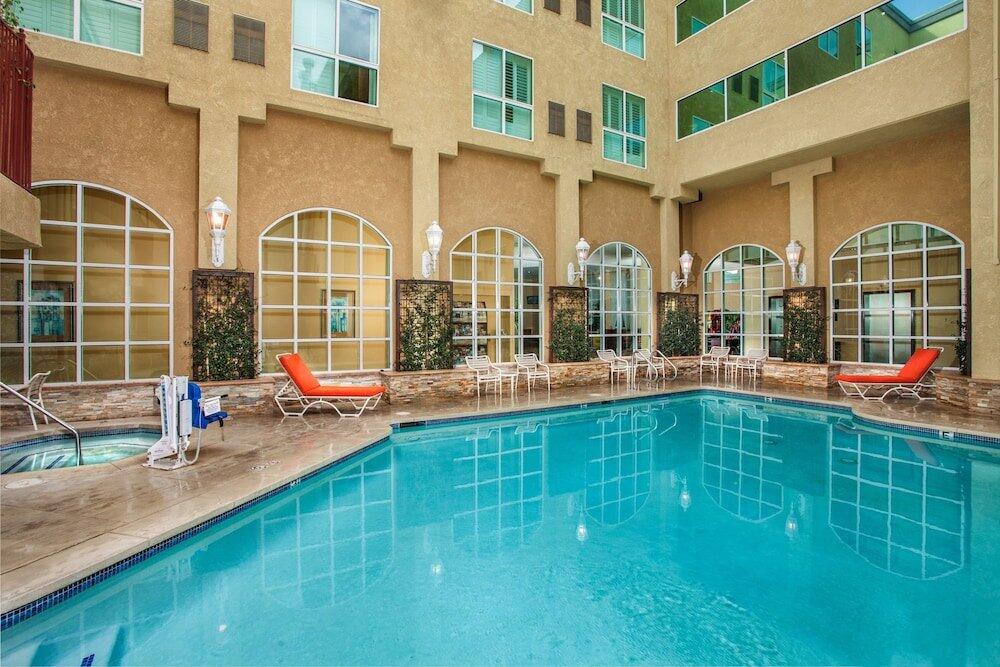 Foto de los servicios de Desert Palms Hotel &amp;amp; Suites Anaheim Resort