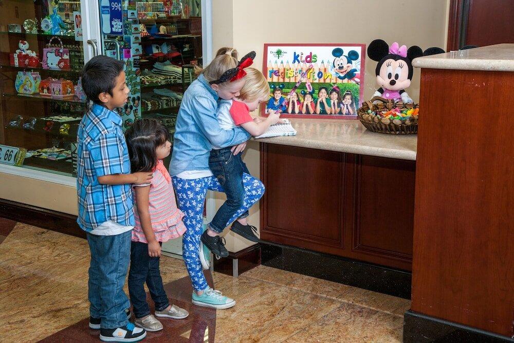 Foto de los servicios de Desert Palms Hotel &amp;amp; Suites Anaheim Resort