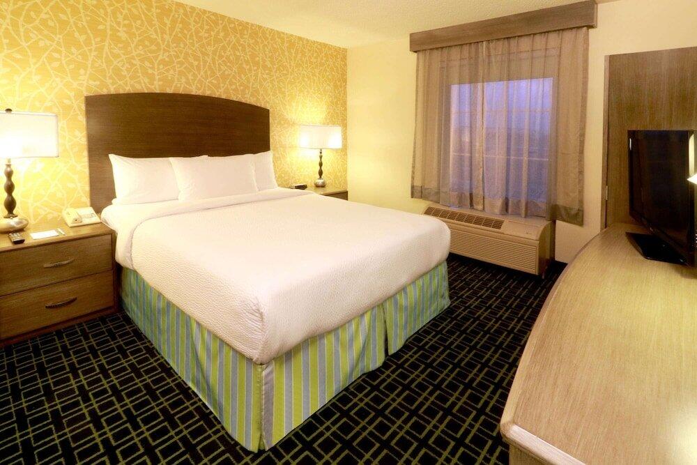 Foto de una habitación de Hotel Fairfield by Marriott Monterrey Airport