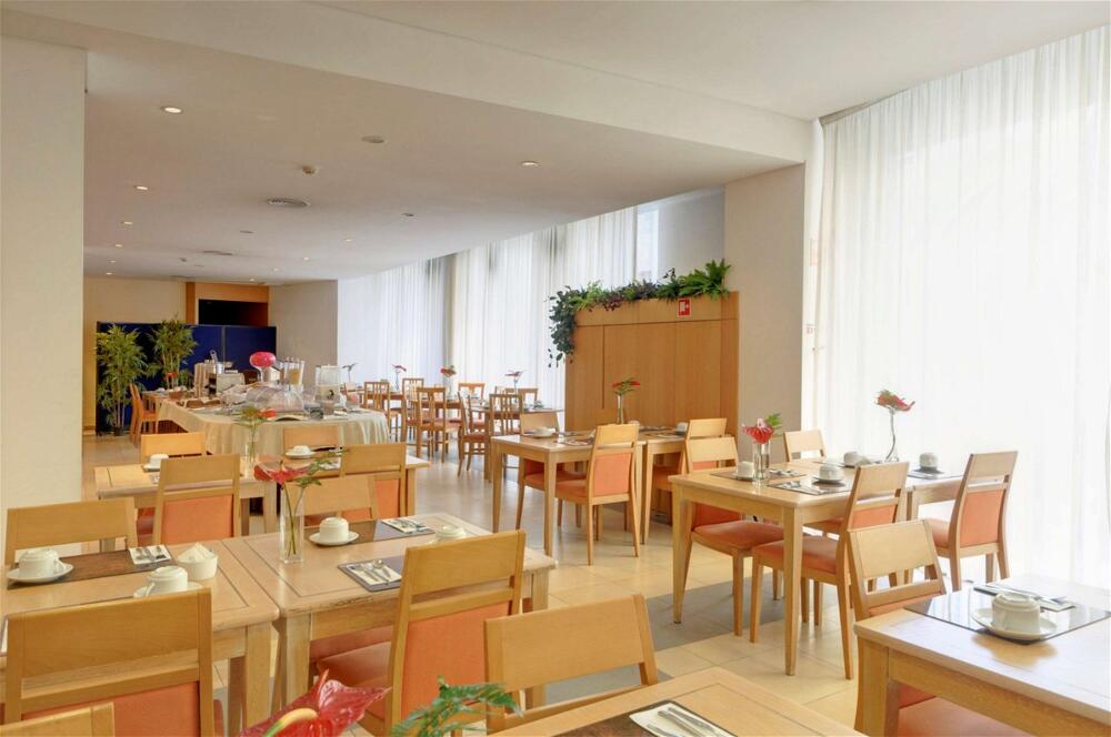 Foto de restauración de TRYP by Wyndham Porto Centro Hotel