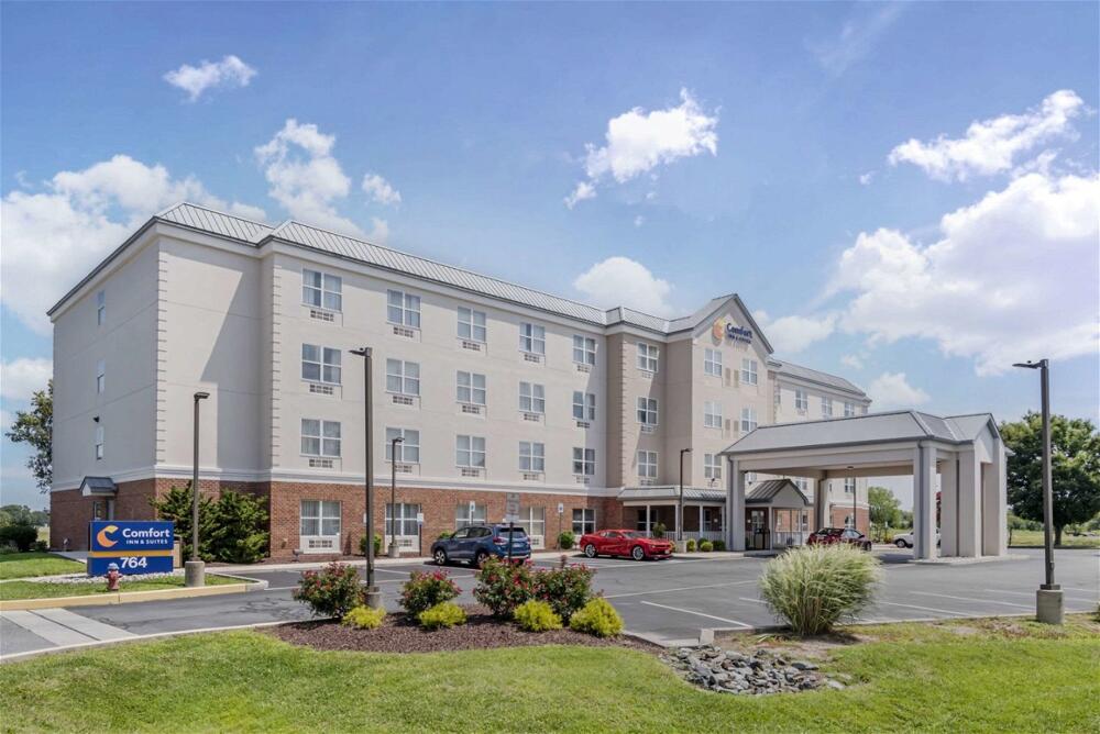 Exterior – Hotel Comfort Inn &amp;amp; Suites