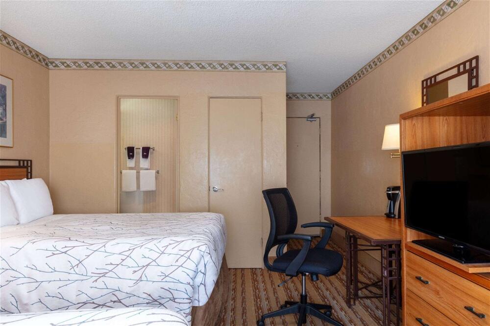 Foto de una habitación de Hotel Travelodge by Wyndham Seattle By The Space Needle