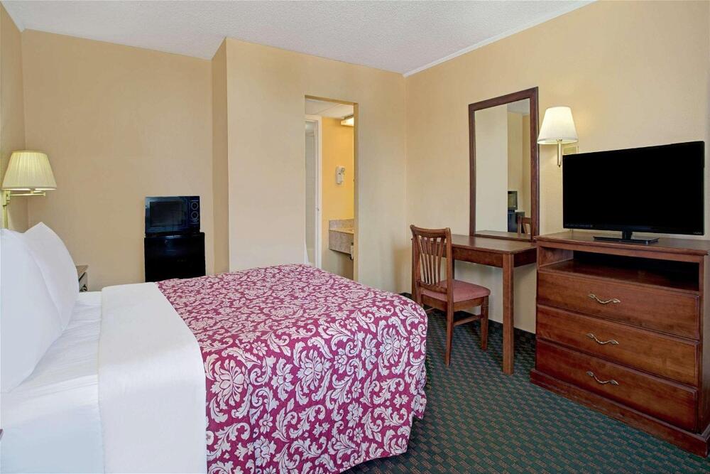 Foto de una habitación de Hotel Days Inn by Wyndham Alexandria South
