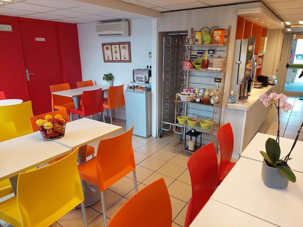 Foto de restauración de The Originals Access, Hôtel Recouvrance Saintes Ouest (P&amp;#039;tit Dej-Hotel)
