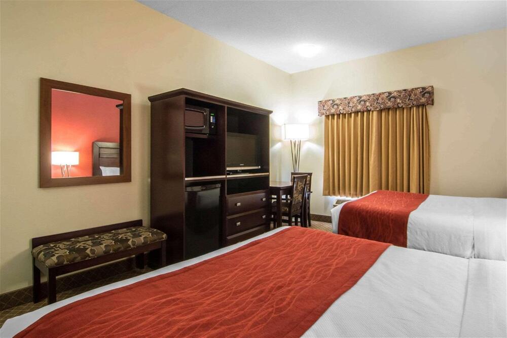 Foto de una habitación de Hotel Comfort Inn &amp;amp; Suites Airport South