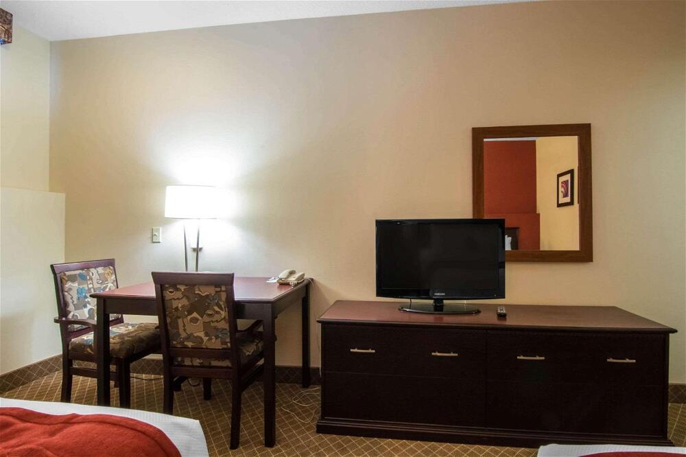 Foto de una habitación de Hotel Comfort Inn &amp;amp; Suites Airport South