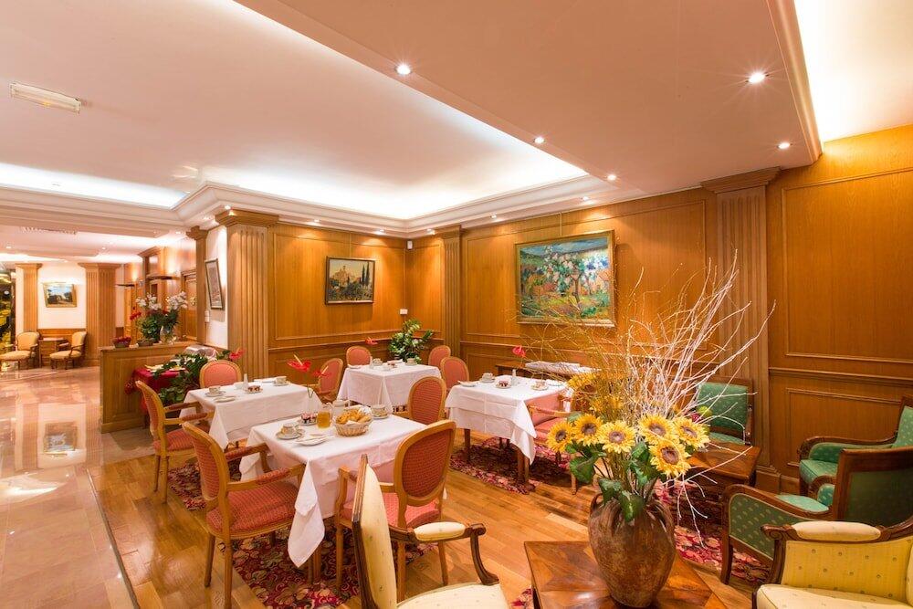 Foto de restauración de Sun Riviera Hotel