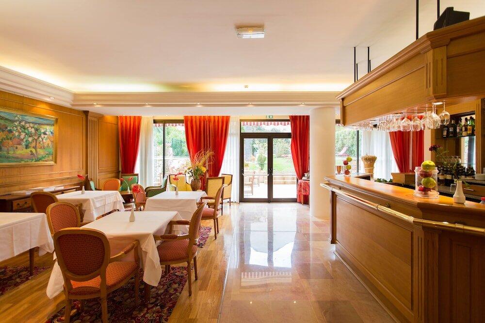 Foto de restauración de Sun Riviera Hotel