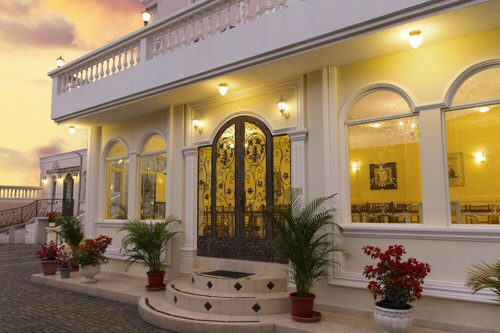 Foto del exterior de Eugenia Hotel