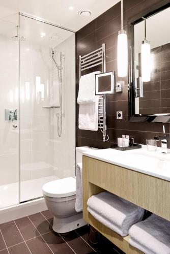 Foto del baño de Grand Hôtel Du Palais Royal