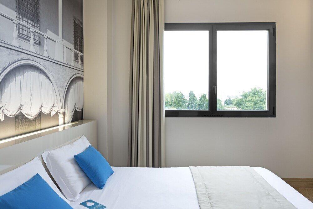 Foto de una habitación de B&amp;amp;B Hotel Faenza