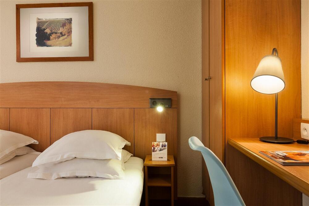 Foto de una habitación de Comfort Hotel Amiens Nord