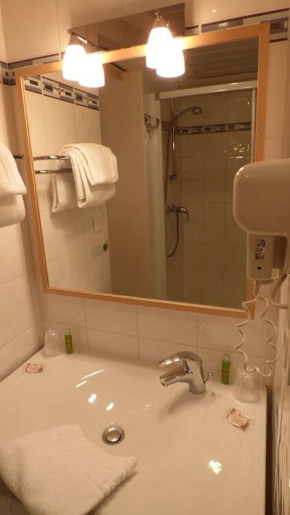 Foto del baño de Cit&amp;#039;Hotel de La Vallée