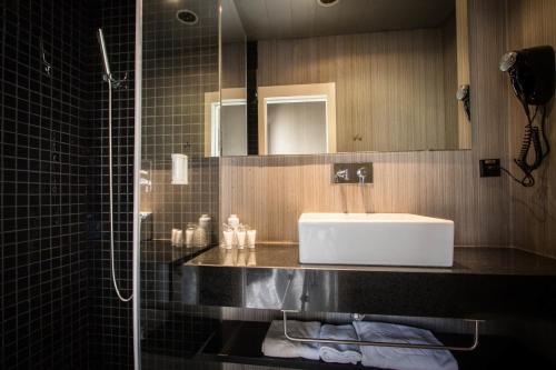 Foto del baño de Hotel Cosy Rooms Embajador