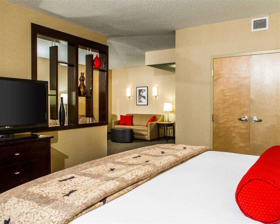 Room – Cambria Hotel Traverse City