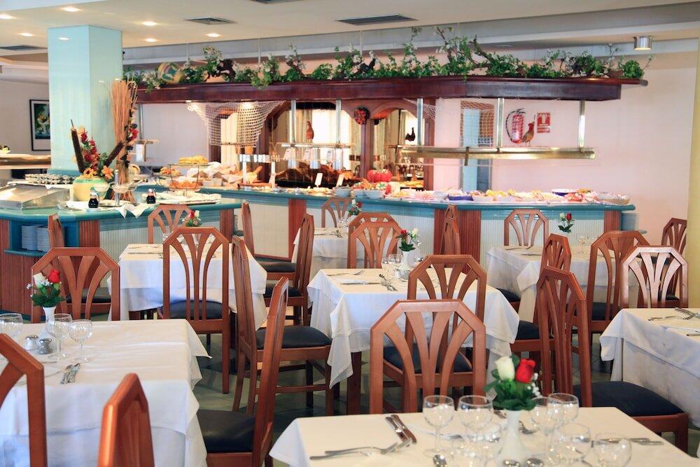 Foto de restauración de Aparthotel TRH Jardín Del Mar