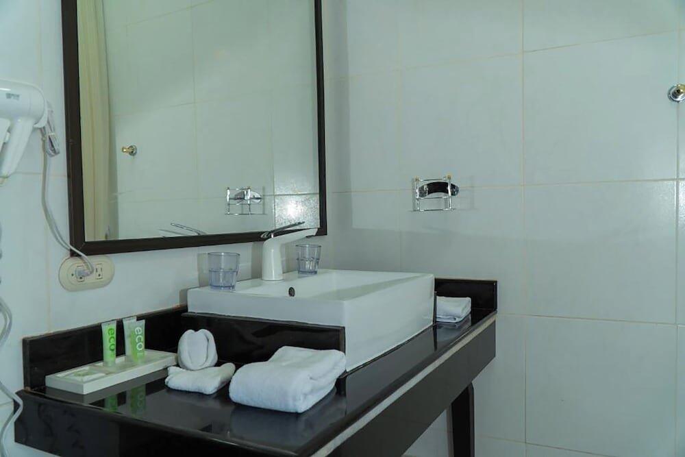 Foto del baño de Hotel Oceans Two Resort